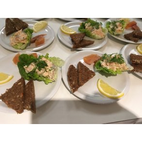 14.12.2025 kl 16 : Julevine og tapas